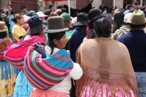 bolivyalı kadınlar ve ilginç kıyafetleri
