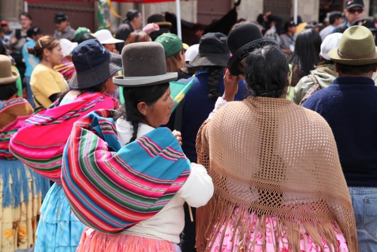 bolivyalı kadınlar ve ilginç kıyafetleri